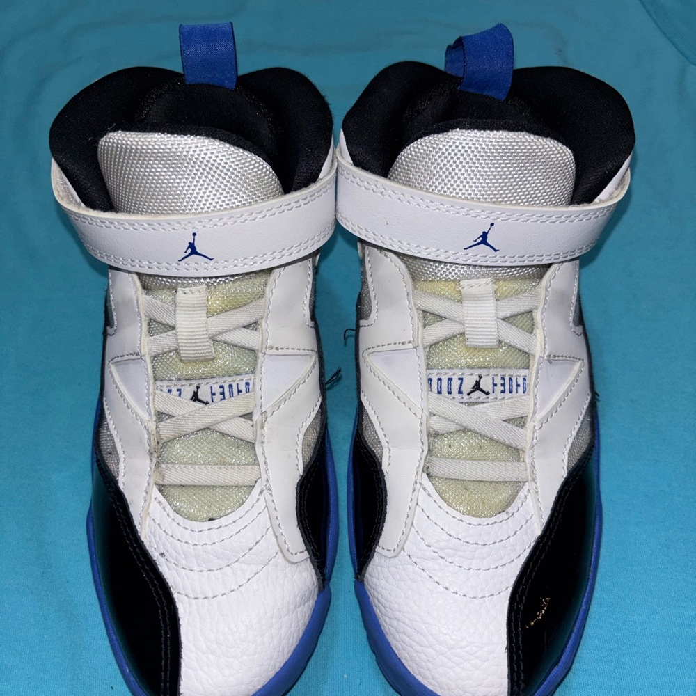 Jordan Kids High-Top Sneakers in White, Black & Blue